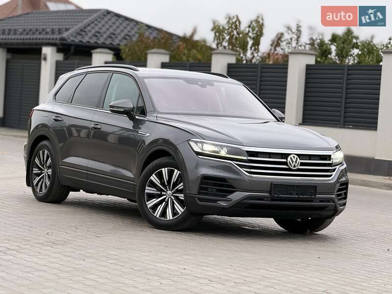 Позашляховик / Кросовер Volkswagen Touareg 2018 в Одесі