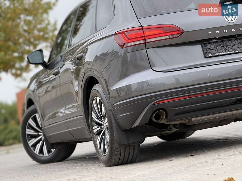 Позашляховик / Кросовер Volkswagen Touareg 2018 в Одесі