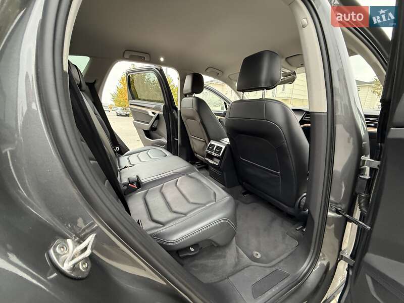Позашляховик / Кросовер Volkswagen Touareg 2018 в Одесі