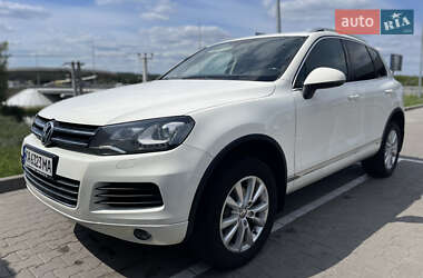 Внедорожник / Кроссовер Volkswagen Touareg 2011 в Киеве