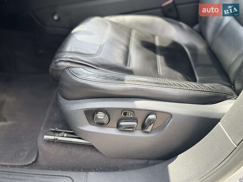 Внедорожник / Кроссовер Volkswagen Touareg 2011 в Киеве фото 9 Внедорожник / Кроссовер Volkswagen Touareg 2011 в Киеве