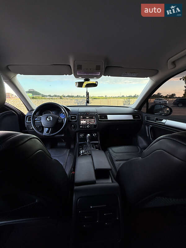 Внедорожник / Кроссовер Volkswagen Touareg 2016 в Мукачево