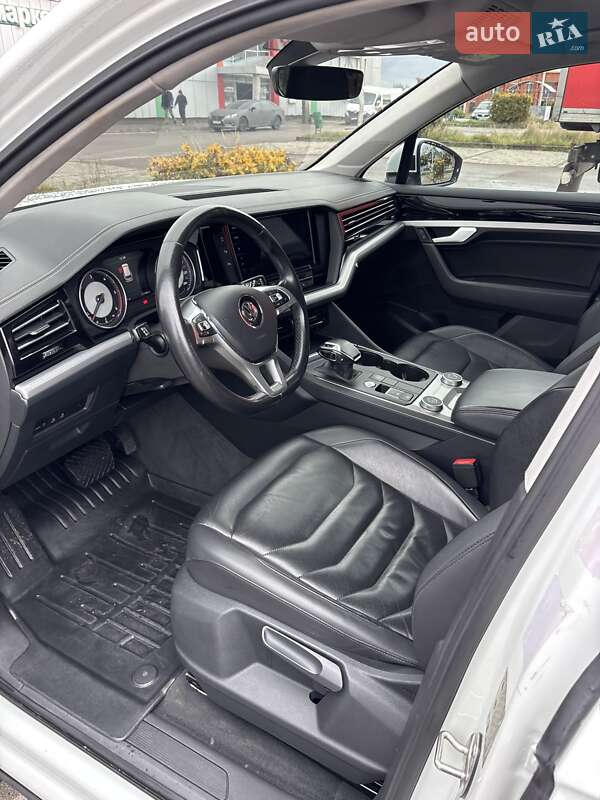 Позашляховик / Кросовер Volkswagen Touareg 2018 в Тячеві фото 14 Позашляховик / Кросовер Volkswagen Touareg 2018 в Тячеві