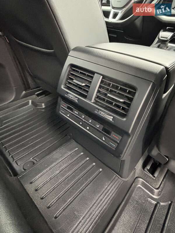 Позашляховик / Кросовер Volkswagen Touareg 2018 в Тячеві фото 18 Позашляховик / Кросовер Volkswagen Touareg 2018 в Тячеві