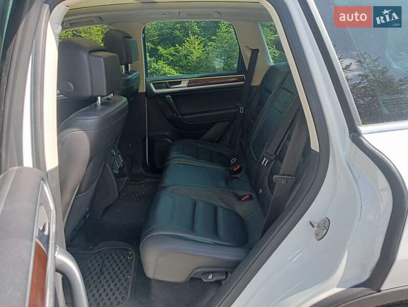 Позашляховик / Кросовер Volkswagen Touareg 2014 в Шепетівці