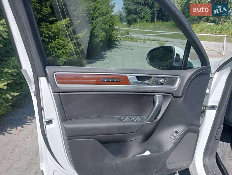 Позашляховик / Кросовер Volkswagen Touareg 2014 в Шепетівці