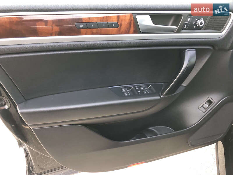 Внедорожник / Кроссовер Volkswagen Touareg 2011 в Львове