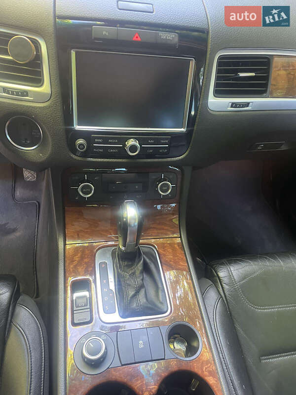 Внедорожник / Кроссовер Volkswagen Touareg 2011 в Львове