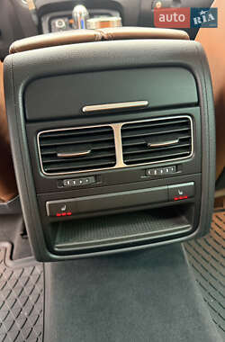 Внедорожник / Кроссовер Volkswagen Touareg 2013 в 