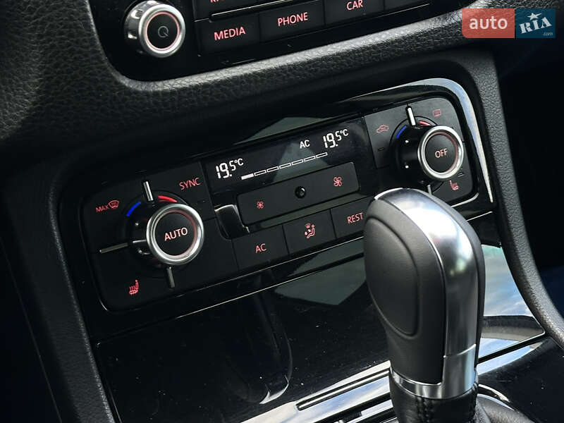 Позашляховик / Кросовер Volkswagen Touareg 2012 в Тернополі