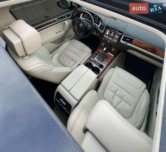 Позашляховик / Кросовер Volkswagen Touareg 2012 в Кривому Розі