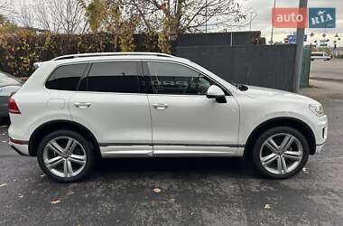 Позашляховик / Кросовер Volkswagen Touareg 2015 в 