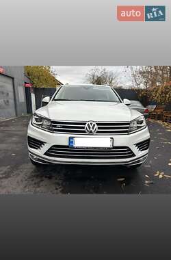 Позашляховик / Кросовер Volkswagen Touareg 2015 в 