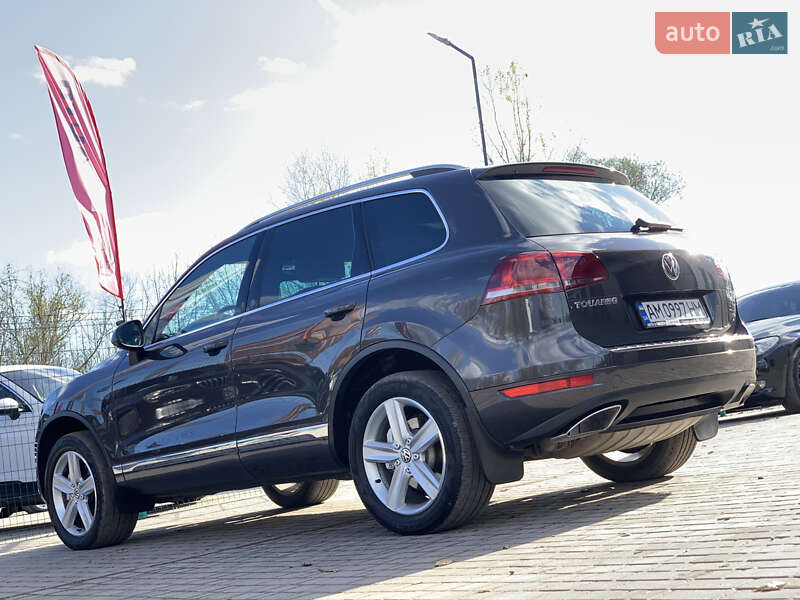 Внедорожник / Кроссовер Volkswagen Touareg 2011 в Бердичеве