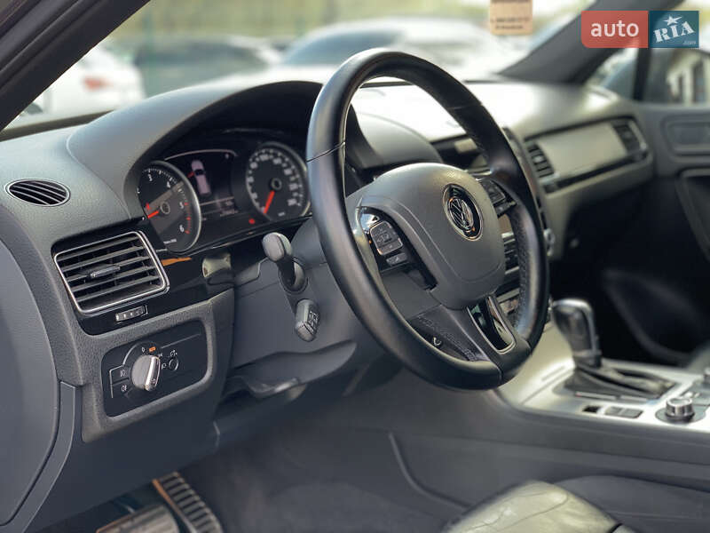 Внедорожник / Кроссовер Volkswagen Touareg 2011 в Бердичеве