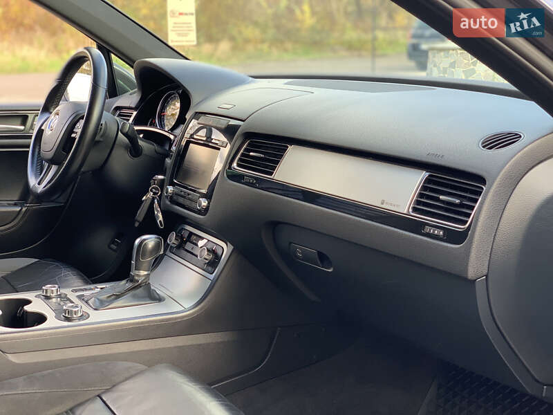 Внедорожник / Кроссовер Volkswagen Touareg 2011 в Бердичеве