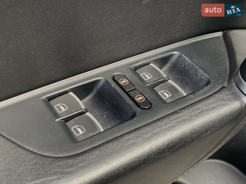 Внедорожник / Кроссовер Volkswagen Touareg 2011 в Бердичеве