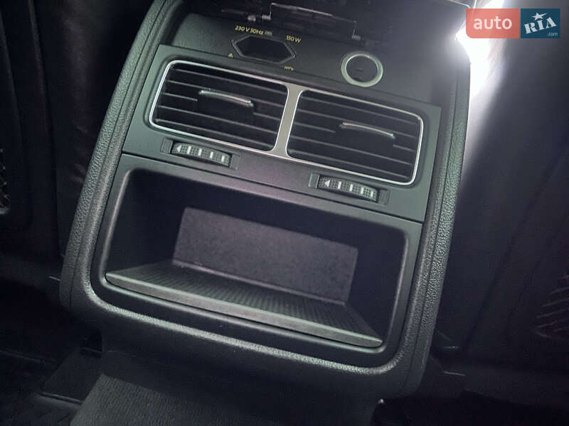 Внедорожник / Кроссовер Volkswagen Touareg 2016 в Львове