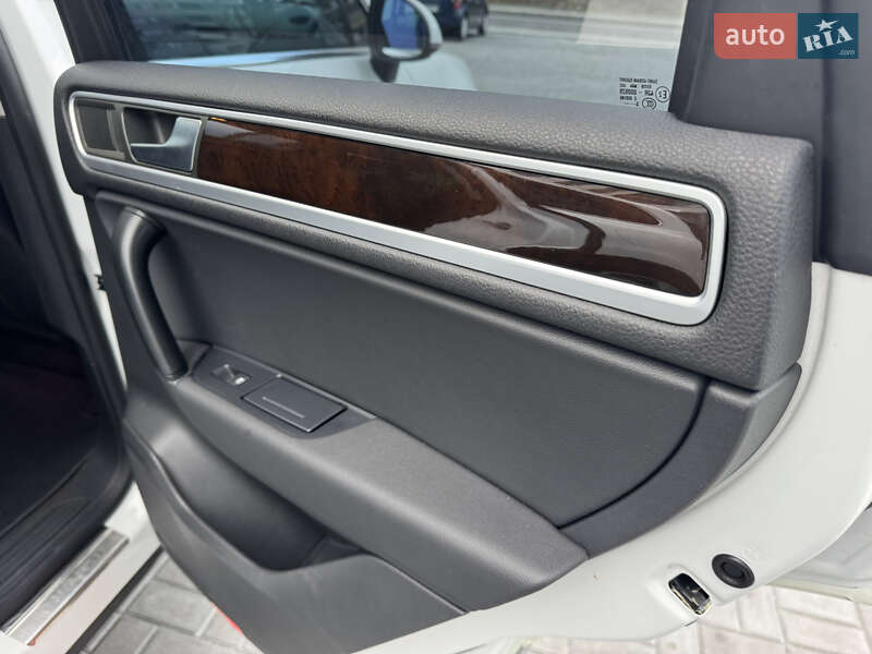 Позашляховик / Кросовер Volkswagen Touareg 2012 в Дніпрі фото 14 Позашляховик / Кросовер Volkswagen Touareg 2012 в Дніпрі