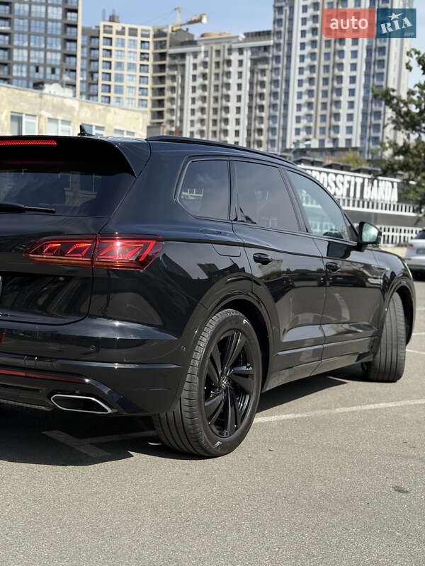 Позашляховик / Кросовер Volkswagen Touareg 2023 в Києві