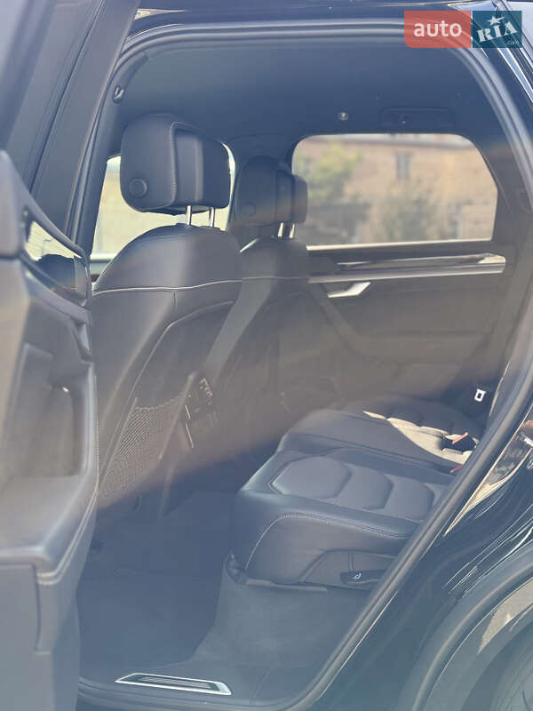 Позашляховик / Кросовер Volkswagen Touareg 2023 в Києві