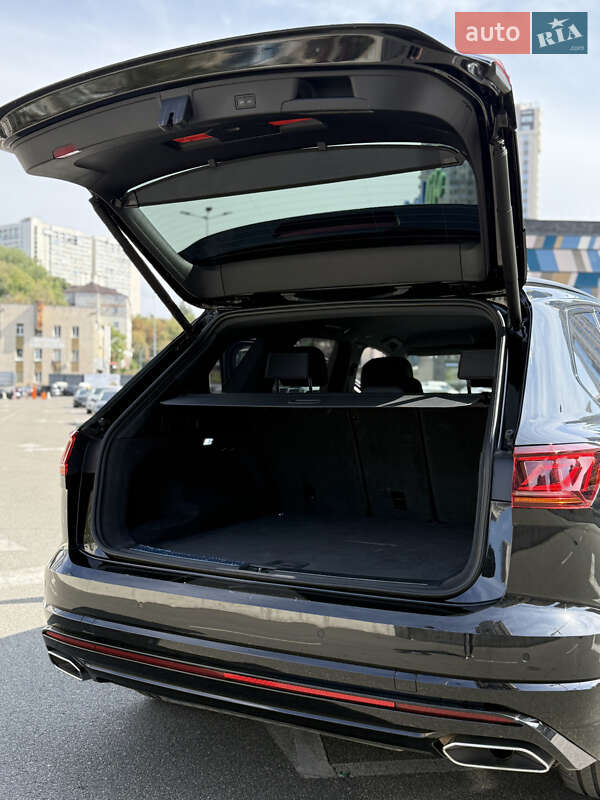 Позашляховик / Кросовер Volkswagen Touareg 2023 в Києві