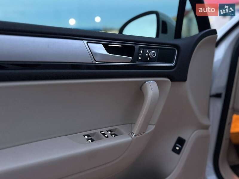 Внедорожник / Кроссовер Volkswagen Touareg 2016 в Тернополе фото 51 Внедорожник / Кроссовер Volkswagen Touareg 2016 в Тернополе