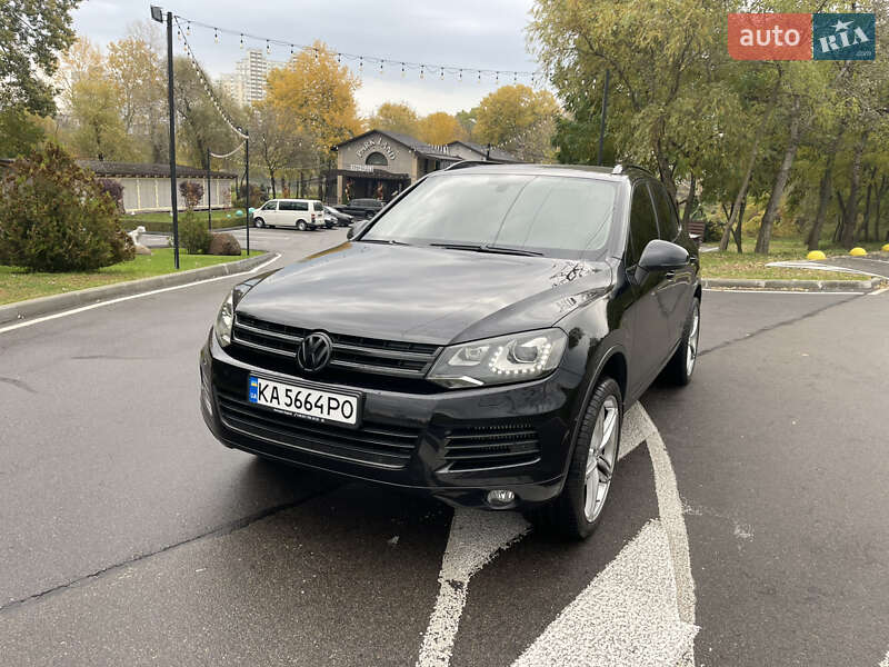 Внедорожник / Кроссовер Volkswagen Touareg 2013 в Киеве