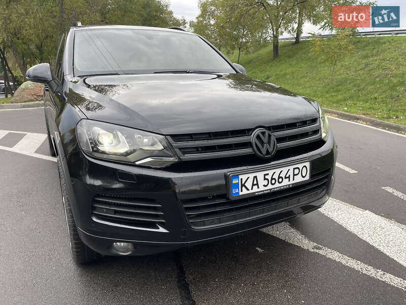 Внедорожник / Кроссовер Volkswagen Touareg 2013 в Киеве