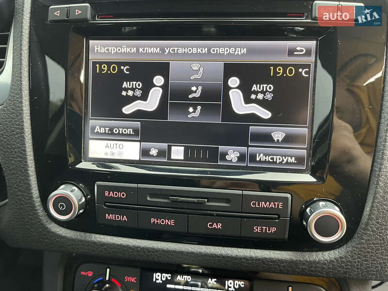 Внедорожник / Кроссовер Volkswagen Touareg 2013 в Киеве