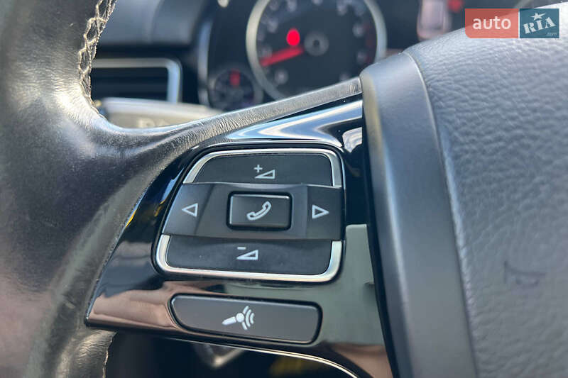 Позашляховик / Кросовер Volkswagen Touareg 2016 в Івано-Франківську