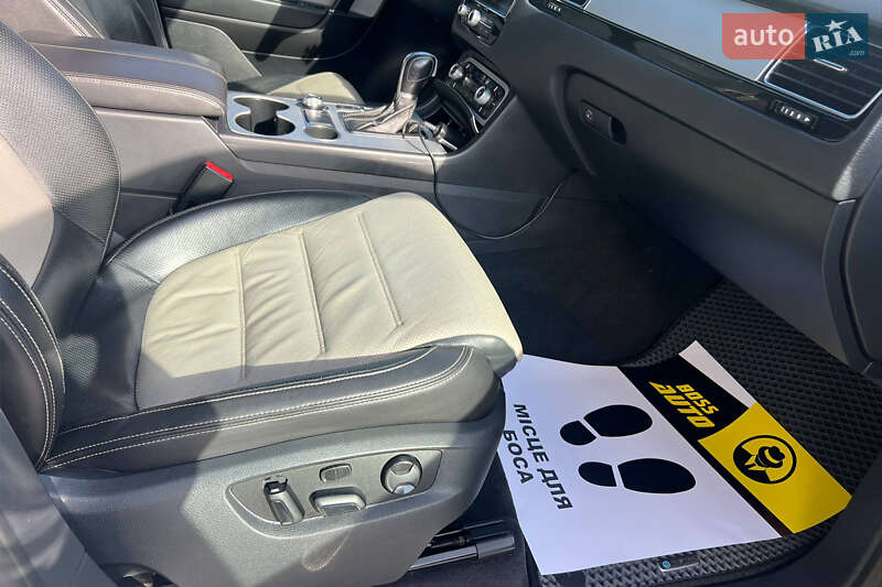 Позашляховик / Кросовер Volkswagen Touareg 2016 в Івано-Франківську