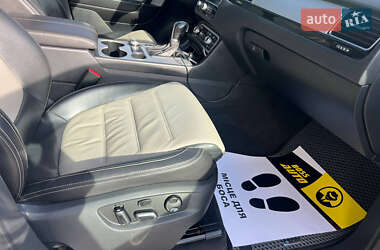 Позашляховик / Кросовер Volkswagen Touareg 2016 в 