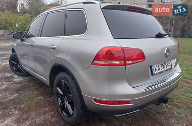 Внедорожник / Кроссовер Volkswagen Touareg 2011 в Киеве