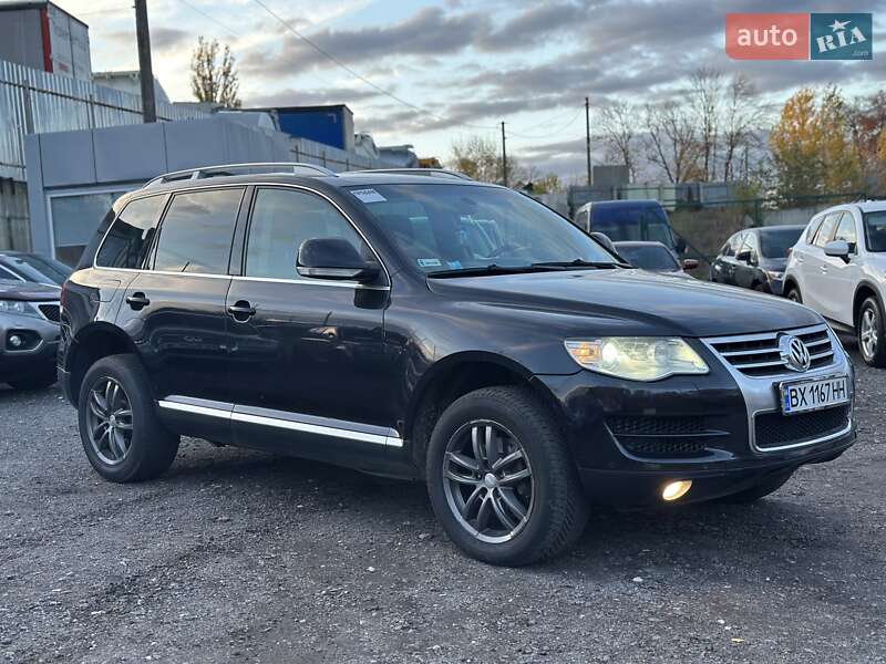 Внедорожник / Кроссовер Volkswagen Touareg 2008 в Хмельницком