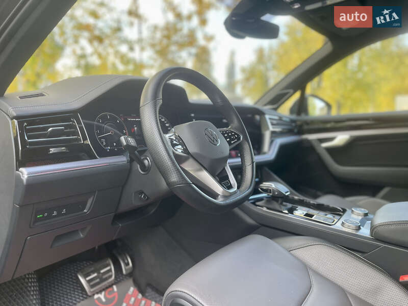 Внедорожник / Кроссовер Volkswagen Touareg 2022 в Киеве