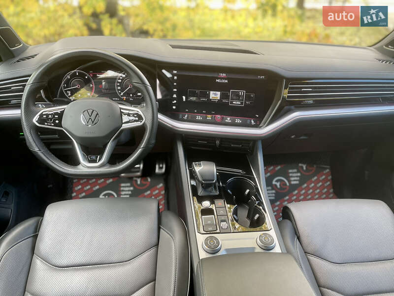 Внедорожник / Кроссовер Volkswagen Touareg 2022 в Киеве