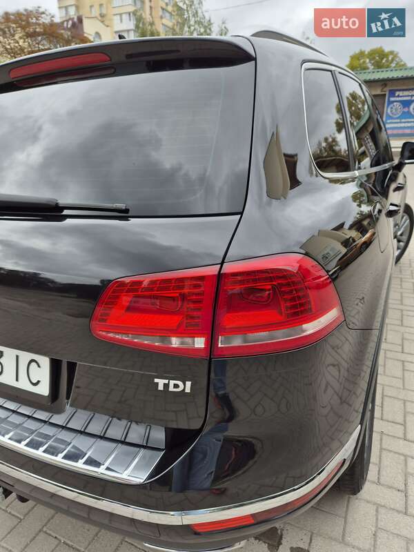 Внедорожник / Кроссовер Volkswagen Touareg 2014 в Каменец-Подольском