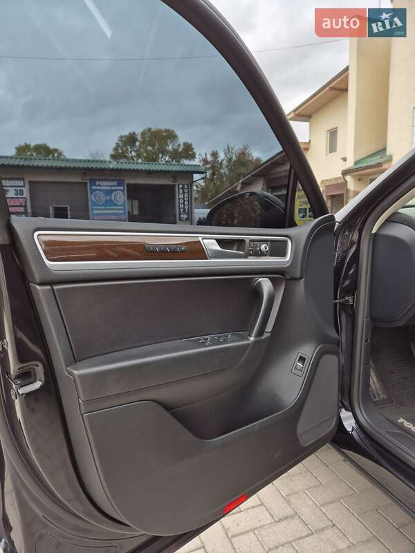 Внедорожник / Кроссовер Volkswagen Touareg 2014 в Каменец-Подольском