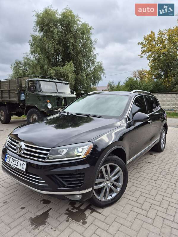Внедорожник / Кроссовер Volkswagen Touareg 2014 в Каменец-Подольском