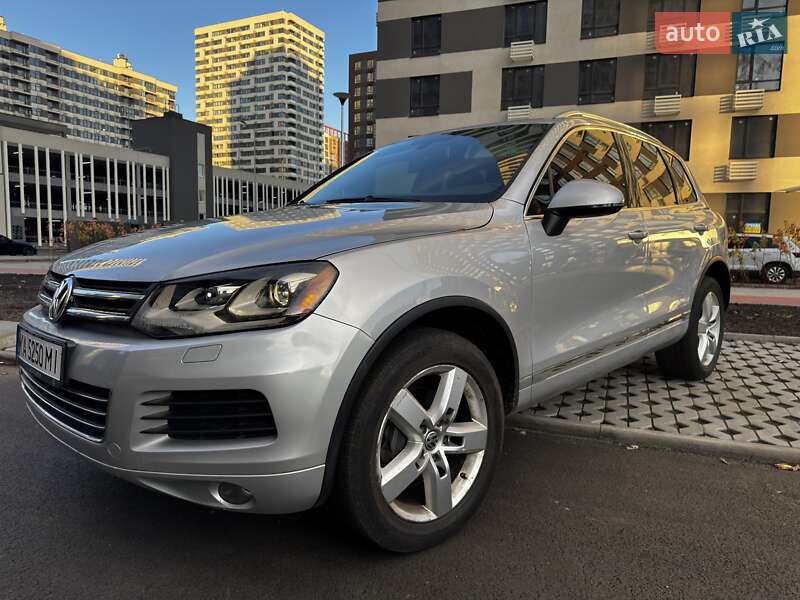 Позашляховик / Кросовер Volkswagen Touareg 2013 в Києві