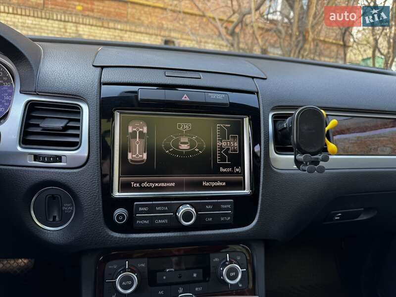 Позашляховик / Кросовер Volkswagen Touareg 2013 в Києві