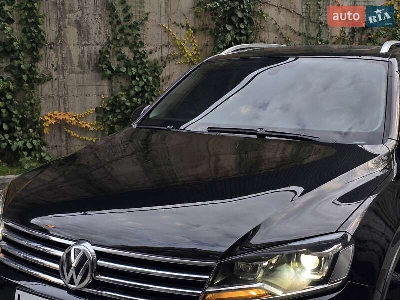 Позашляховик / Кросовер Volkswagen Touareg 2011 в Хмельницькому