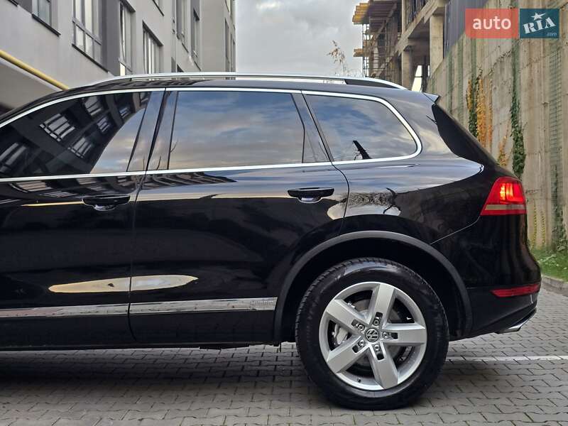 Позашляховик / Кросовер Volkswagen Touareg 2011 в Хмельницькому