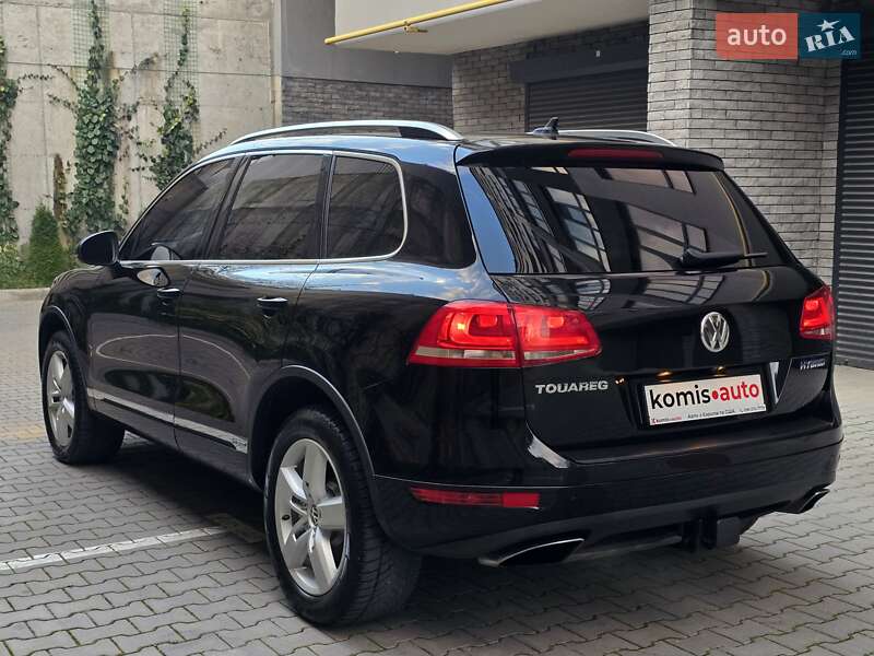 Позашляховик / Кросовер Volkswagen Touareg 2011 в Хмельницькому