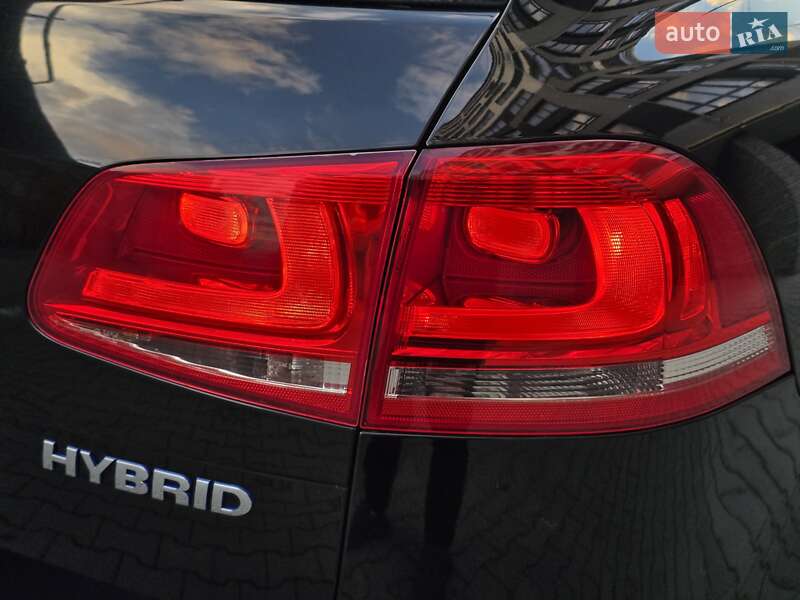 Позашляховик / Кросовер Volkswagen Touareg 2011 в Хмельницькому