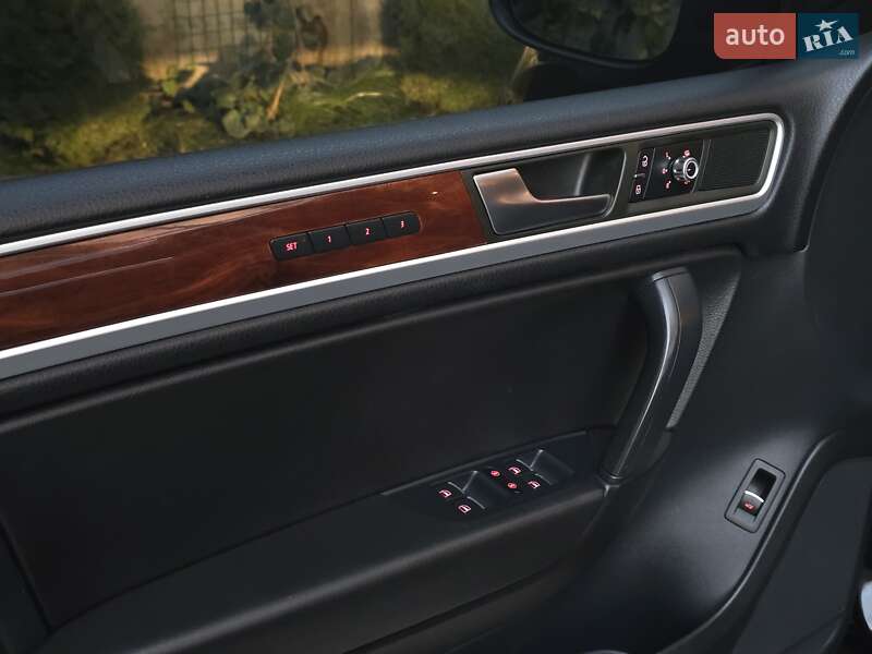 Позашляховик / Кросовер Volkswagen Touareg 2011 в Хмельницькому