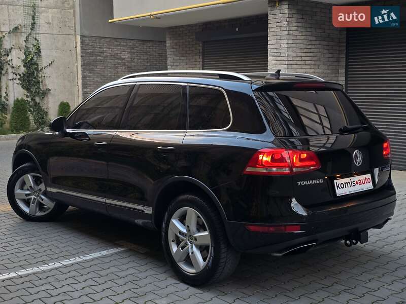Позашляховик / Кросовер Volkswagen Touareg 2011 в Хмельницькому