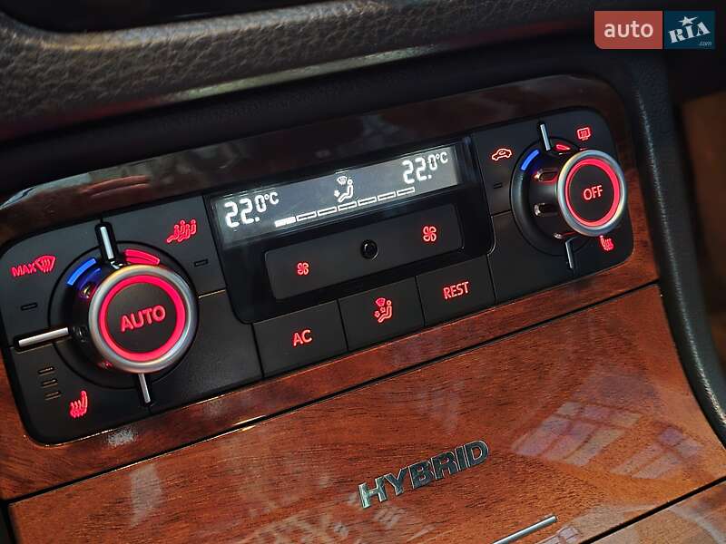 Позашляховик / Кросовер Volkswagen Touareg 2011 в Хмельницькому