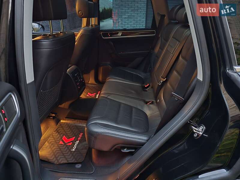 Позашляховик / Кросовер Volkswagen Touareg 2011 в Хмельницькому